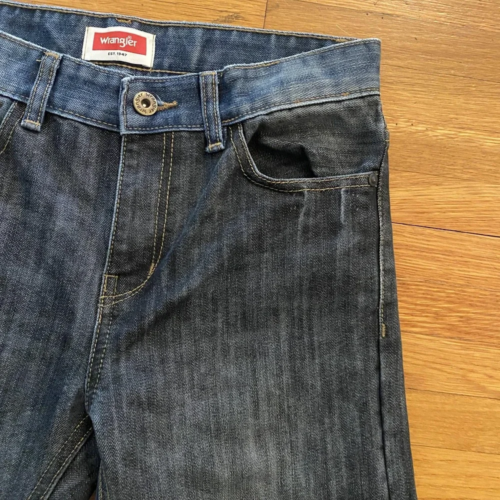 Wrangler Jeans Womens 12 Regular Dark Wash Stretch Denim Mid Rise Classic‎ Fit - Picture 3 of 14